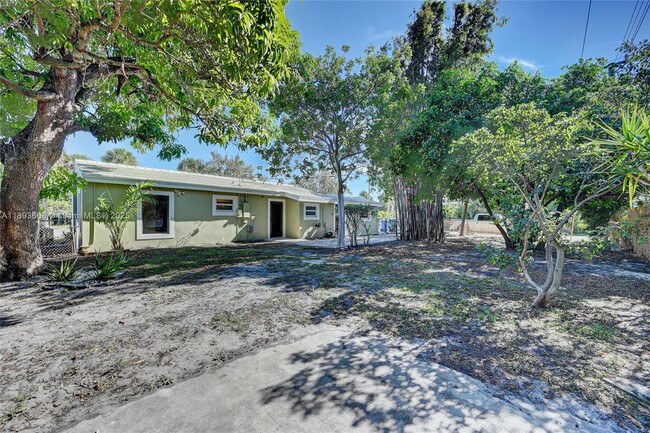 Building Photo - 4617 N Andrews Ave