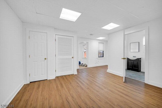 Building Photo - 38 Morris St