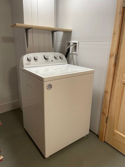 Washer - 2417 E 3rd St