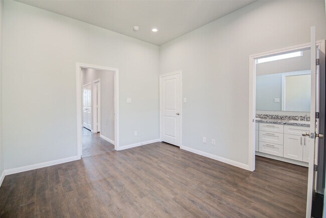 Building Photo - 4945 Ambient Dr