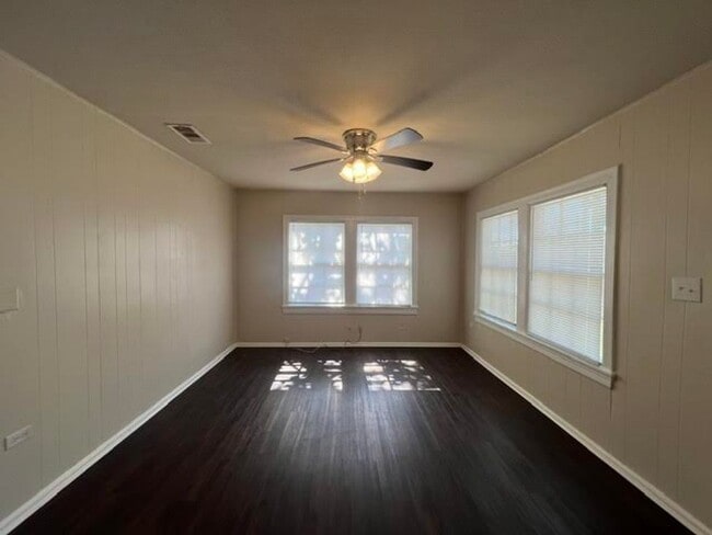 Building Photo - 2224 Cumberland Ave