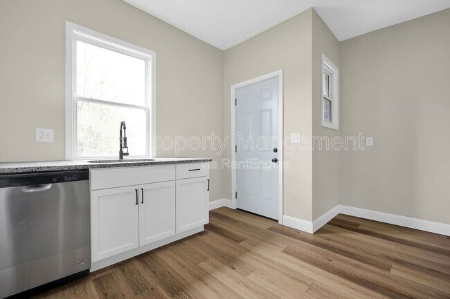 Building Photo - 555 Kimball Pl