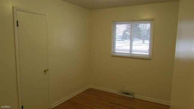 Building Photo - 3 br, 1 bath House - 8325 Briarwood Ave