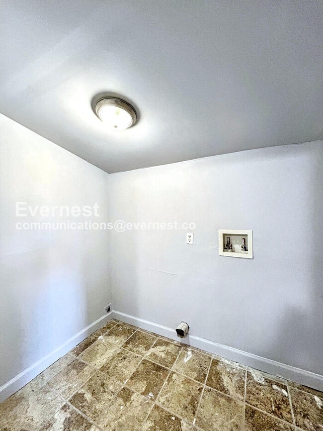 Building Photo - 709 Cameron St