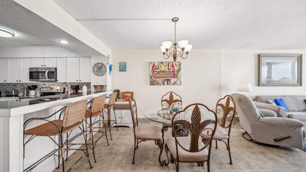 Building Photo - 7205 Thomas Dr