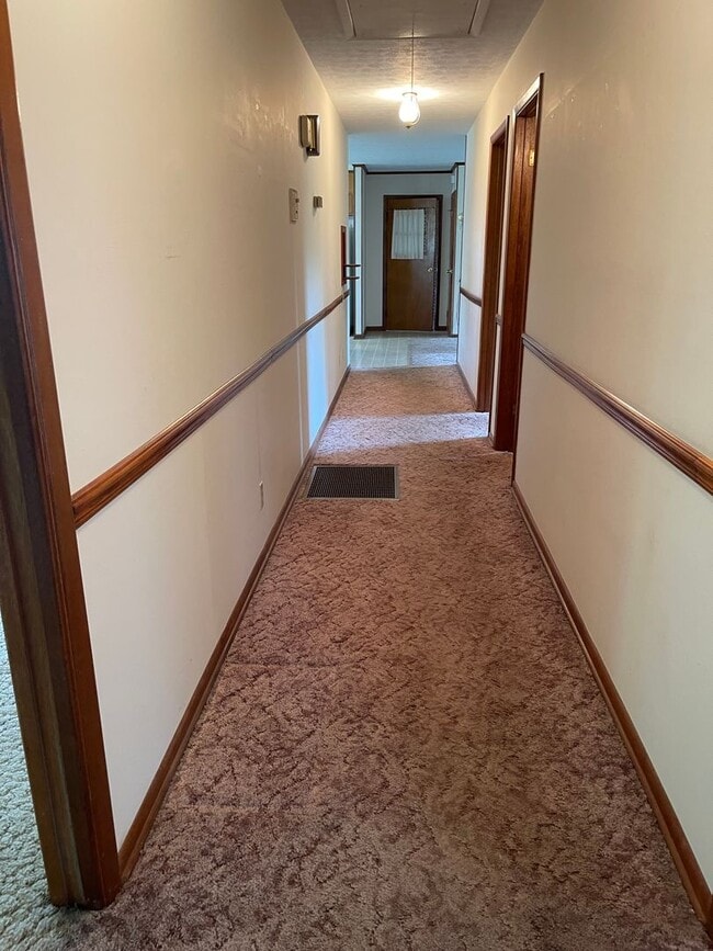 Building Photo - Location & Convenience!!! GREAT BASEMENT!!!!