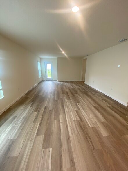 Building Photo - 11511 Memorial Dr