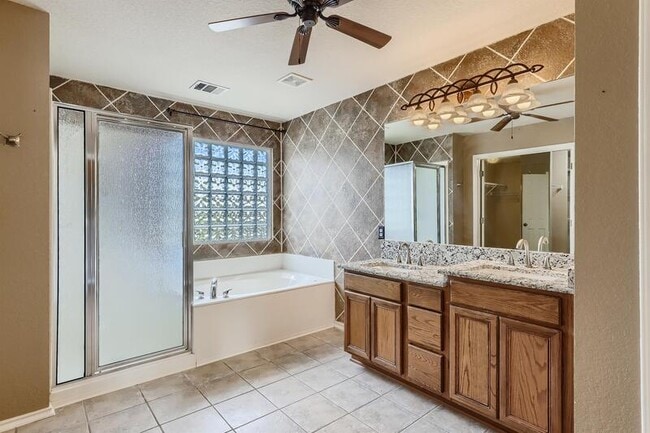 Building Photo - 8803 Redwood Bend