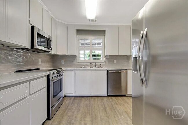 Building Photo - 154 MacKay Dr