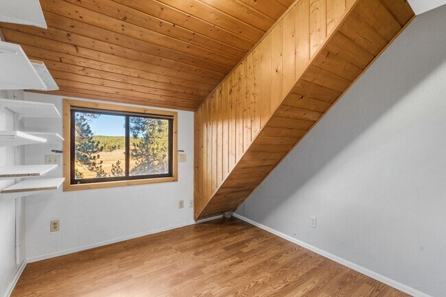 Building Photo - Florissant Home