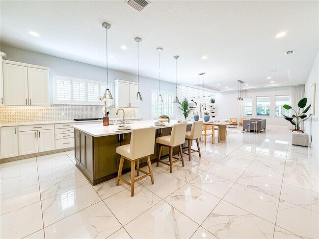 Building Photo - 13125 Casabella Dr