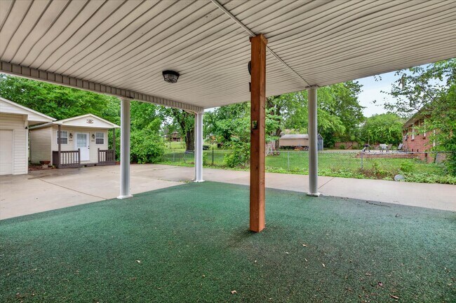 Building Photo - 2 Bedroom Dog Friendly Home For Rent With Large Bonus Room!