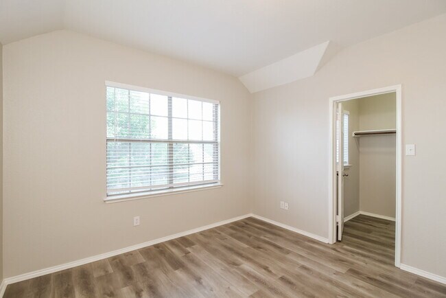 Building Photo - 15408 Yarberry Dr