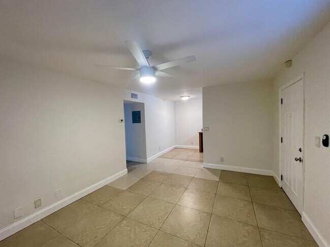 Building Photo - 601 NE 29th Dr