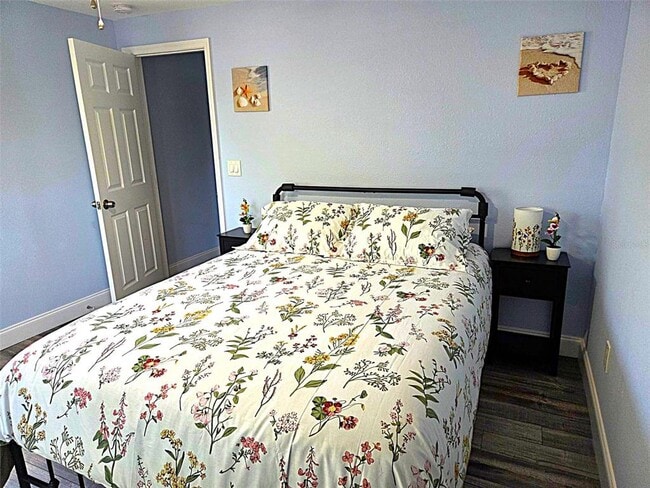 Building Photo - 5105 Tangerine Ave S