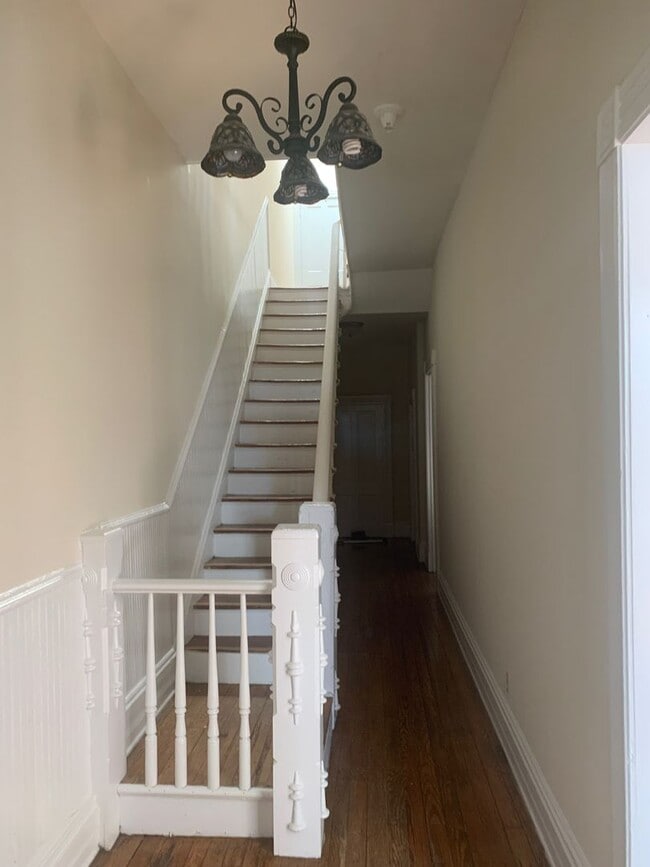 Building Photo - 212 W Main St