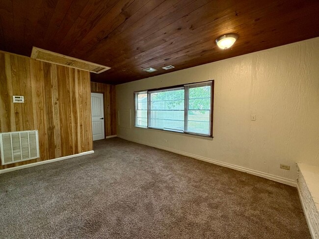 Building Photo - Welcome to this Beautiful Home in Downtown Paragould, AR!