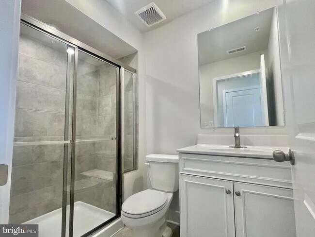 Building Photo - 2264 Marcy Dr
