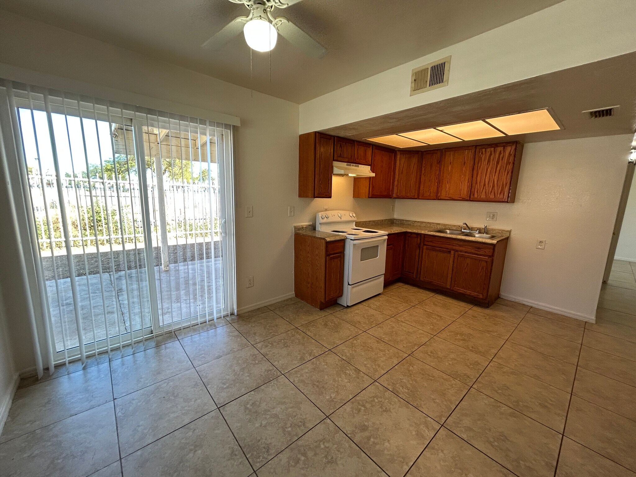 Building Photo - 3024 E Waltann Ln