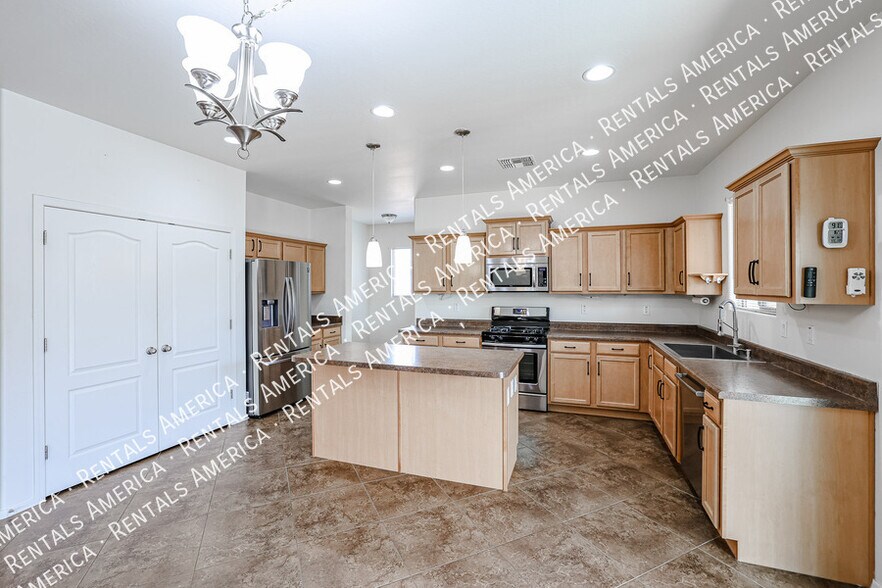 Building Photo - 5907 S 56th Dr