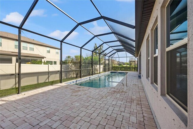 Building Photo - 12913 Utopia Lp