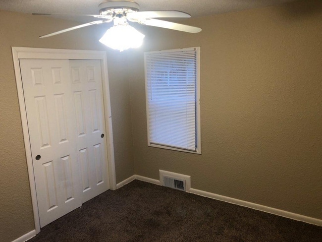 Building Photo - 1109 E Fredrickson Dr