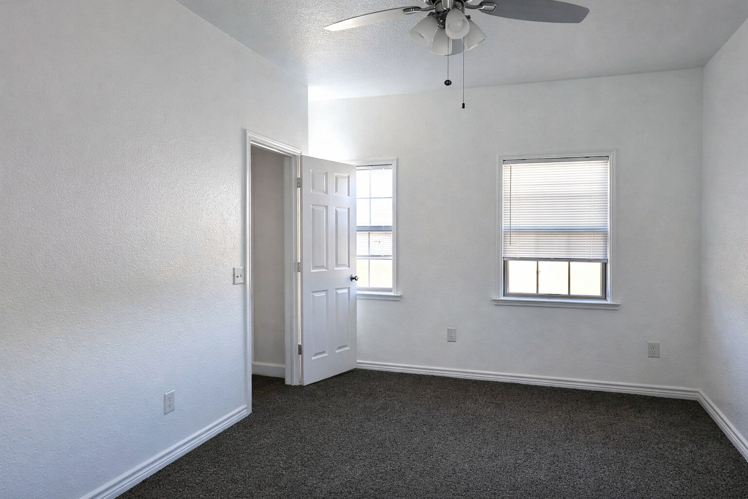 Building Photo - 10940 Helms Trl