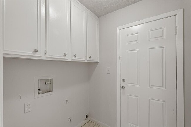 Building Photo - 23403 Canyon Lake Dr