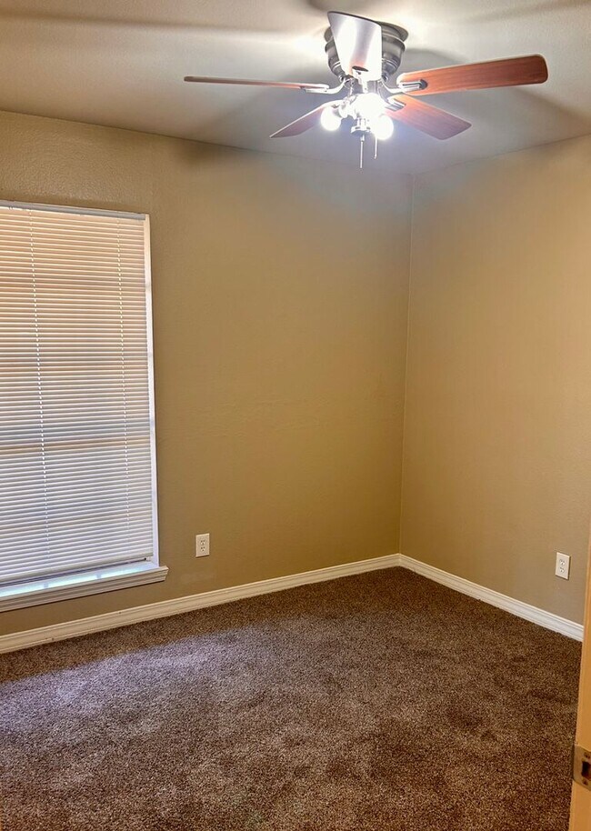 Building Photo - 6451 Frondosa Dr