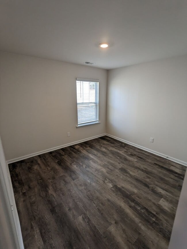 Building Photo - 4 Bedroom Ranch- Sherrills Ford