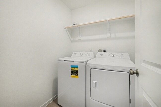 Building Photo - 6315 Linden Leaf Dr