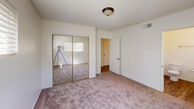 Building Photo - Beautiful 3 bedroom 2 bath Home