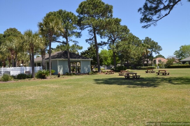 Building Photo - 437 S Shore Dr