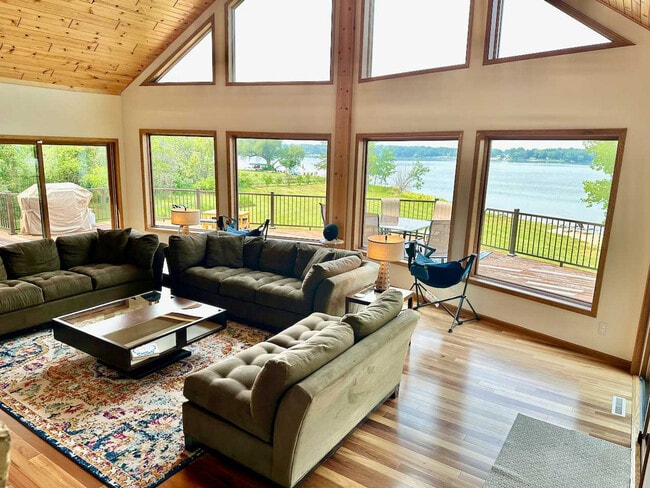 Building Photo - 222 Grouse Dr