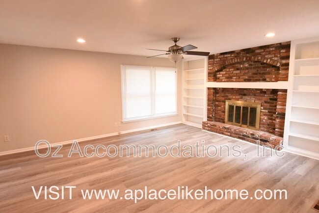 Building Photo - 12119 W 99th Terrace