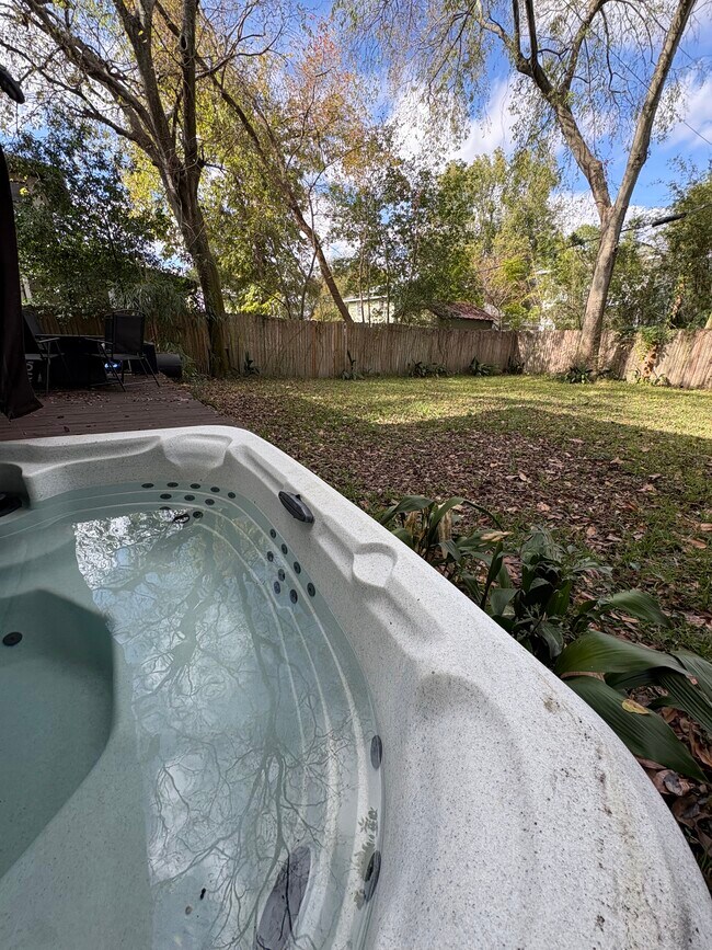 Building Photo - 2043 Dellwood Ave