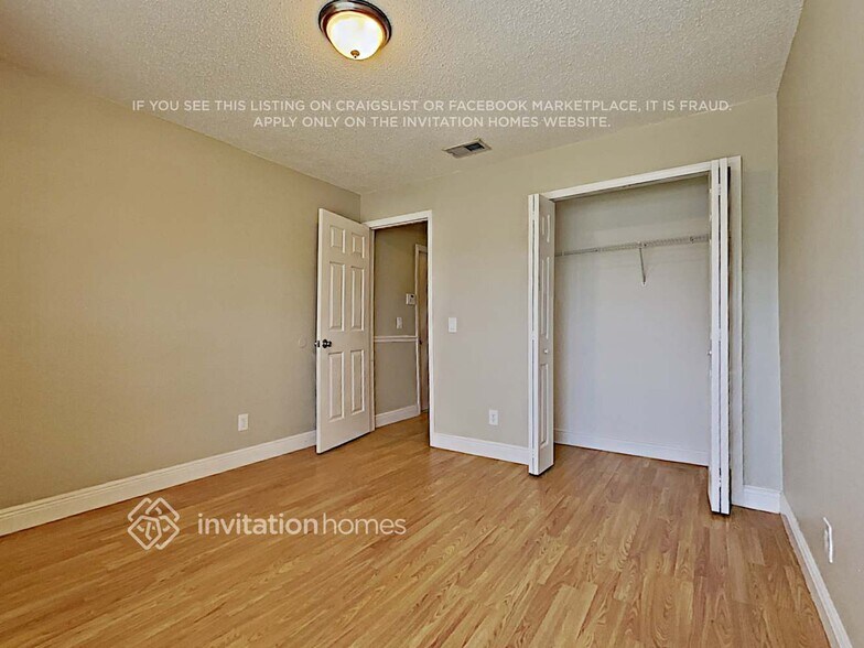 Building Photo - 1718 Snaresbrook Way