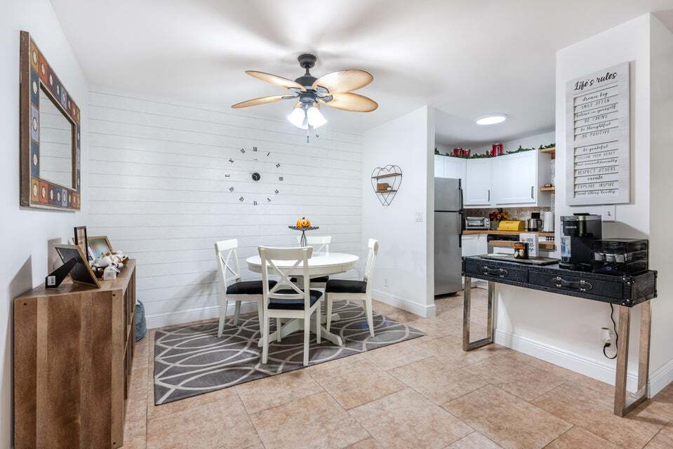 Building Photo - 9930 Pineapple Tree Dr
