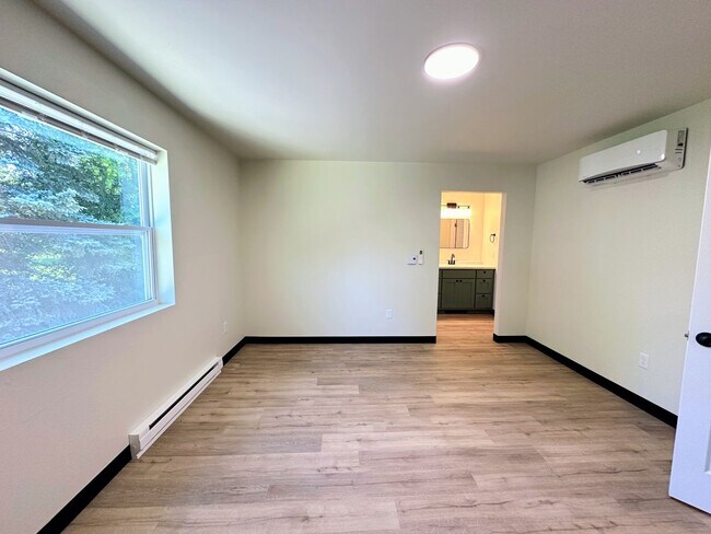 Building Photo - 1201-1203 Atrium Ct