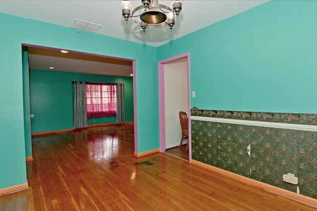 Building Photo - Charming 3-Bedroom Retreat with 2 Full Baths on South Meridian Street – 1516 Sq Ft of Comfort in ...