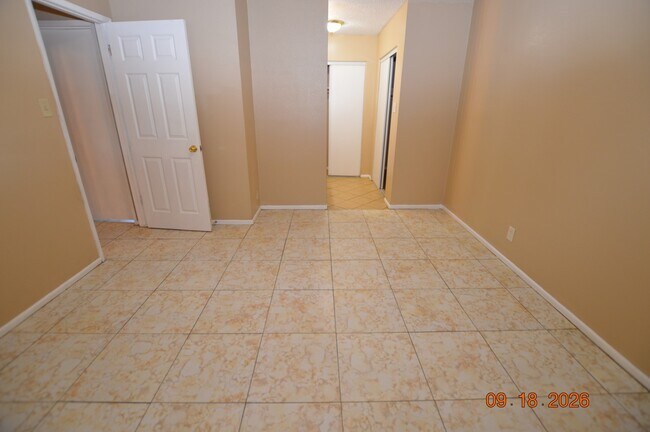 Building Photo - 617 Vincent Way