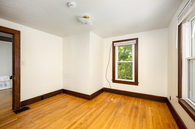Building Photo - 711 Granger Ave