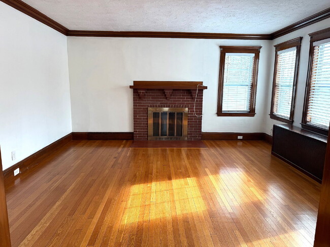 Building Photo - Charming 3-Bedroom Haven in prime Milton neighborhood!