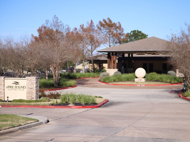 Building Photo - 165 April Point Dr S