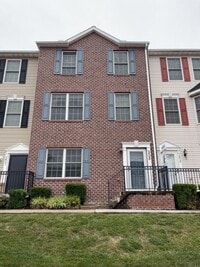 Building Photo - 3BR/ 2.5 Bath Modern Townhouse
