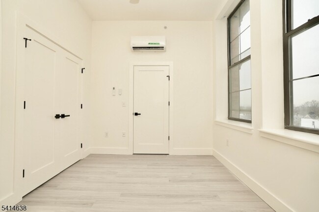 Building Photo - 536 Central Ave