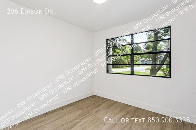Building Photo - 206 Edison Dr