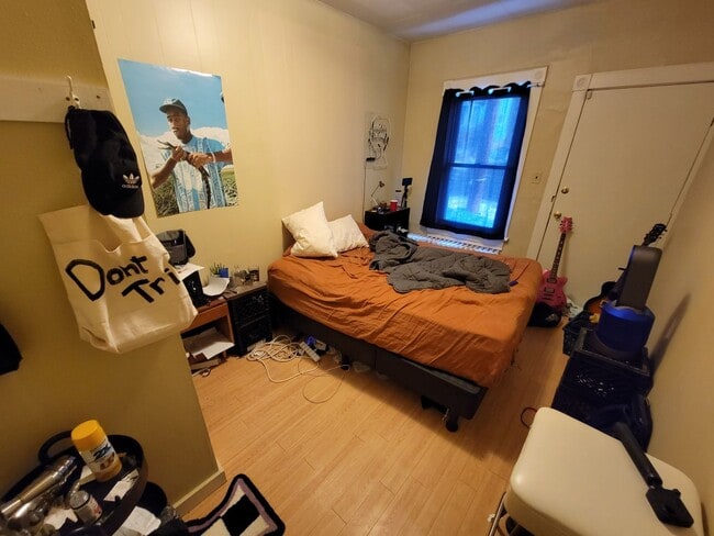 Building Photo - AVAILABLE JUNE - 3 Bed 1 Bath w/ Private Fenced Yard - $250 Off First Months Rent!