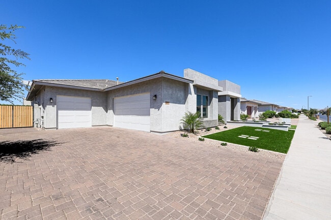 Building Photo - 23060 E Sonoqui Blvd