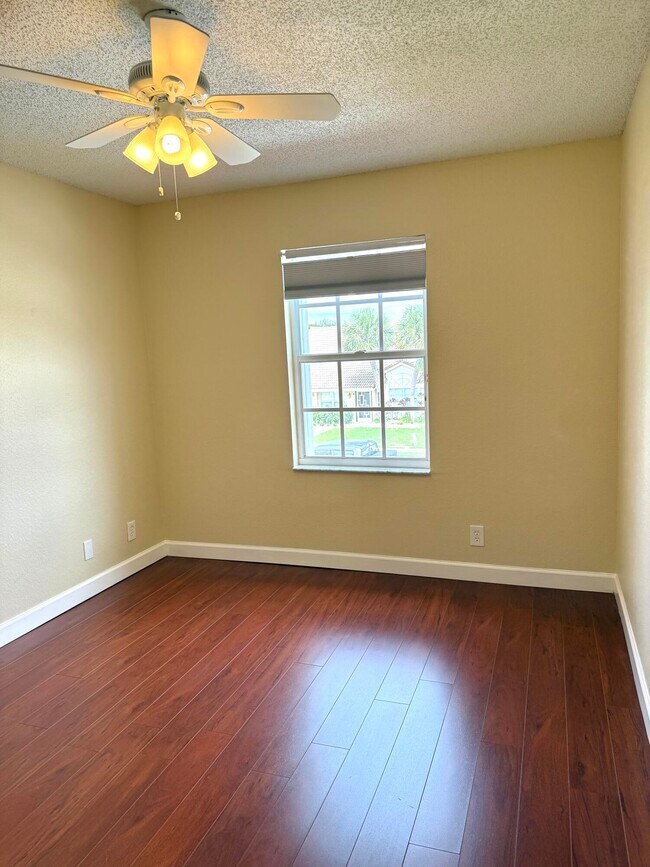 Building Photo - 18292 Clear Brook Cir